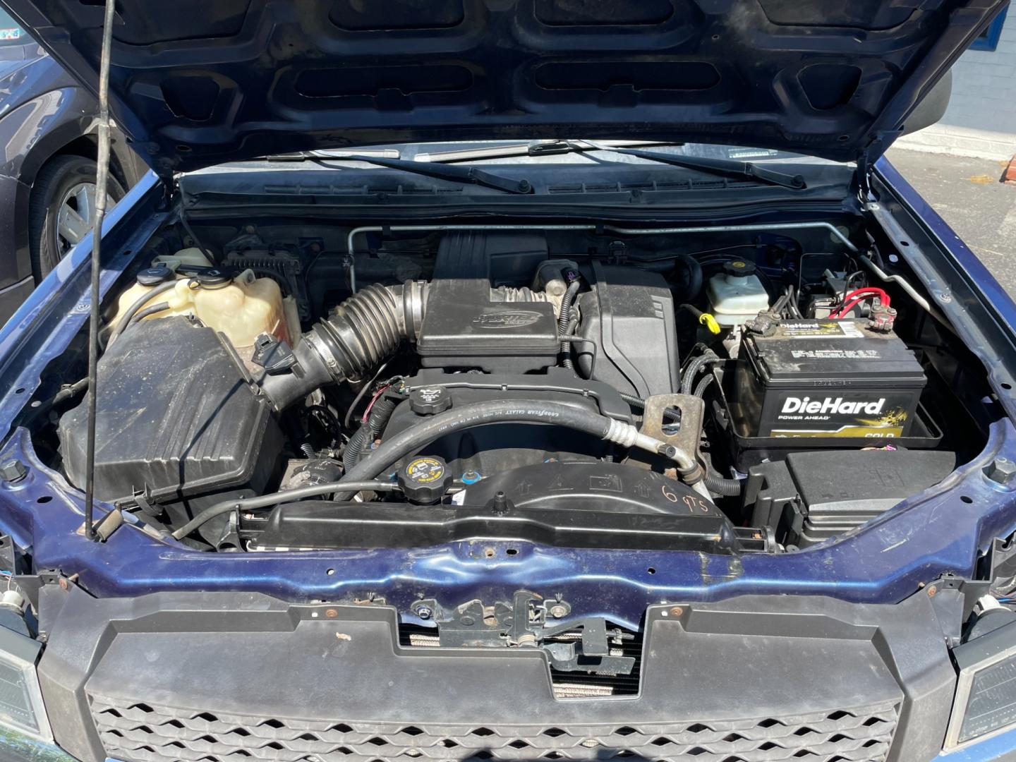 2005 blue Chevrolet Colorado LS Z71 Ext. Cab 4WD (1GCDT196758) with an 3.5L L5 DOHC 20V engine, located at 101 N. Main Street, Muncy, PA, 17756, (570) 546-5462, 41.207691, -76.785942 - Photo#5